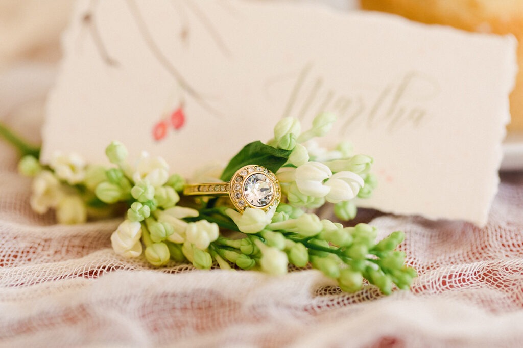 LIVING-CORAL-WEDDING-INSPIRATION